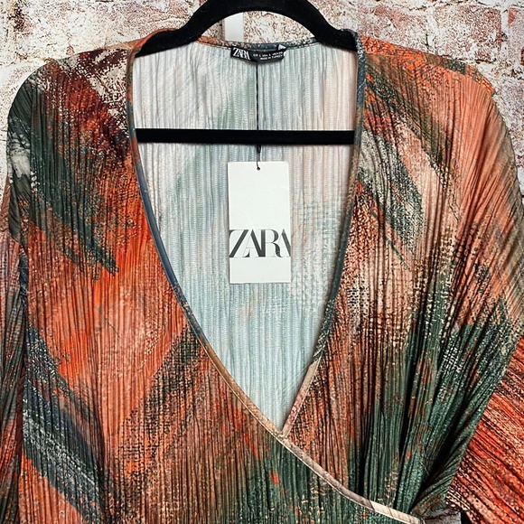 NWT Zara Womenʻs Pleated Wrap Kimono Blouse Large - Picture 2 of 9